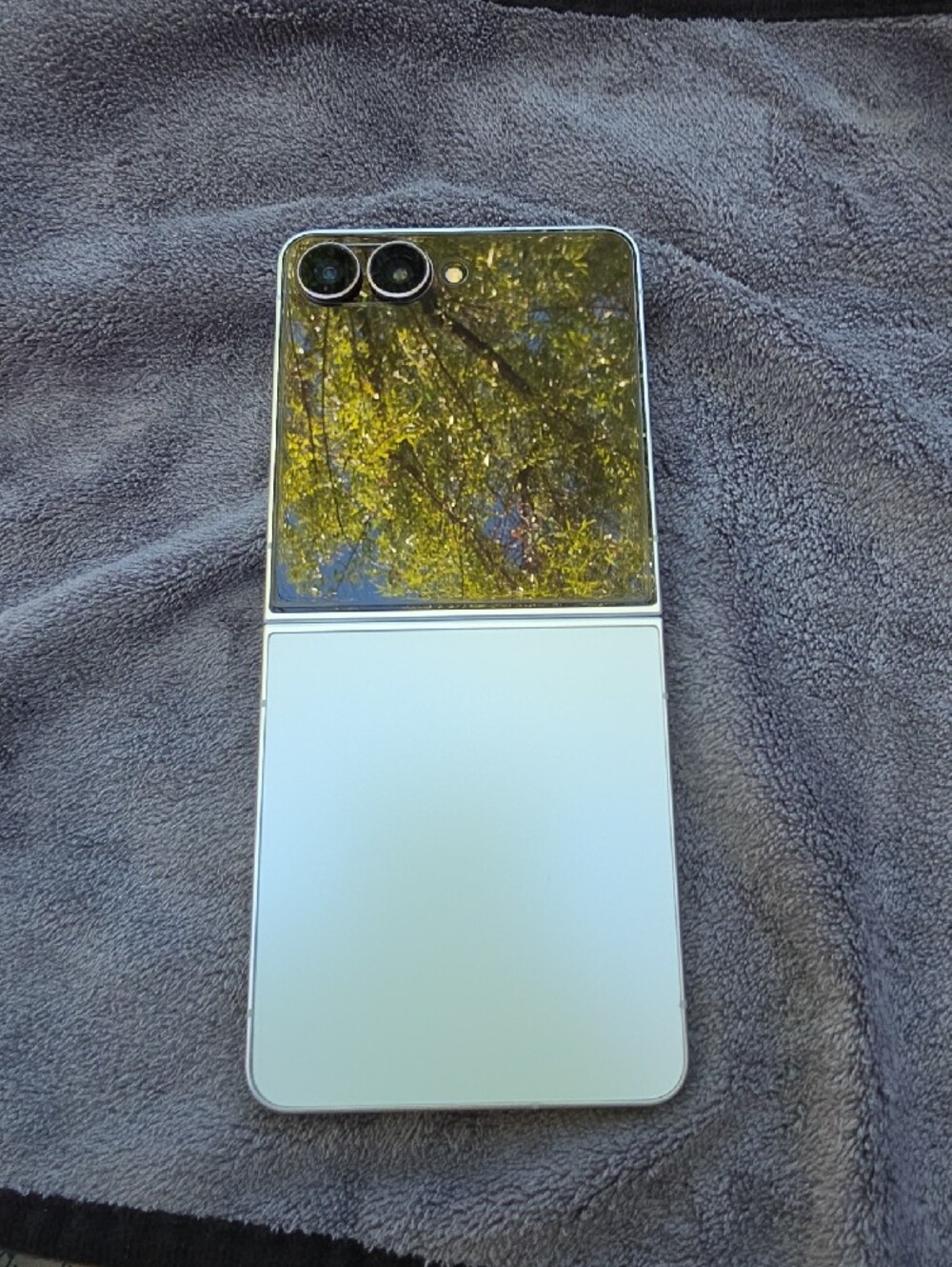 Samsung Galaxy Z Flip 7 512GB Unlocked - Picture 9 of 10